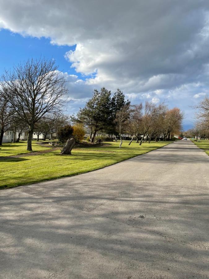 Beautiful 3-Bed Caravan Situated On Lakeland Haven グレンジ・オーバー・サンズ エクステリア 写真
